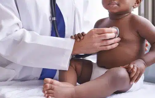 Qué debe contener la historia clínica en pediatría