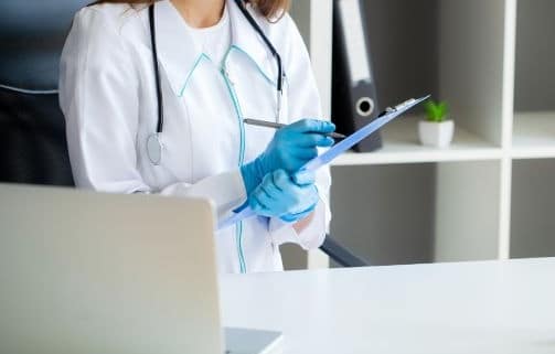 Qué es la historia clínica en dermatología